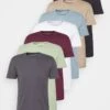 Pier One 7 PACK - T-Shirt Basic - Black/green/bordeaux -Herrenbekleidungsgeschäft 05950bdf2b4f4a819c926fdd6aa3f51b
