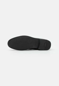 Pier One Slipper - Black -Herrenbekleidungsgeschäft 258ac2347fc244678f553ccee6f2345d