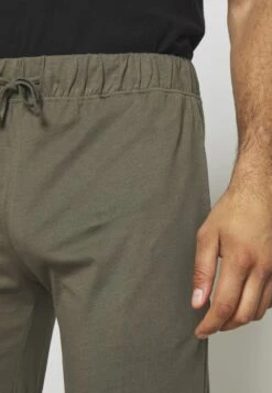 Pier One 2 PACK - Nachtwäsche Hose - Black/khaki -Herrenbekleidungsgeschäft 2d7e8aabb1c34004a160f9bd3c559011