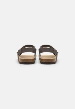 Pier One UNISEX - Riemensandalette - Dark Brown -Herrenbekleidungsgeschäft 3ab13fc8e6dd44d39a02f99a9fd8e8e2