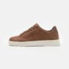 Pier One UNISEX - Sneaker Low - Cognac 1 Pier One UNISEX - Sneaker Low - Cognac -Herrenbekleidungsgeschäft 466ac211203c4308bbd1a6e05b9736ef