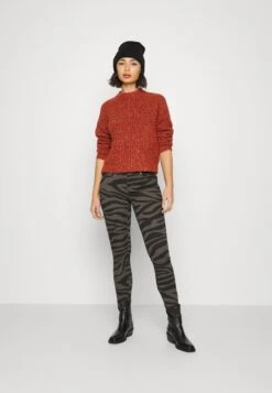 Pier One SHORT MICRO BEANIE UNISEX - Mütze - Black -Herrenbekleidungsgeschäft 543d127d07134c2890a29c39eb75bc4a