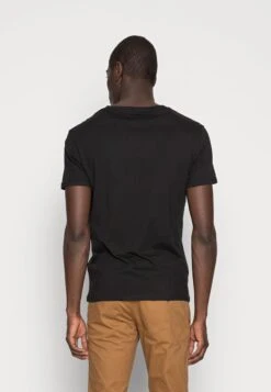 Pier One 5 PACK - T-Shirt Basic - White/blue/black -Herrenbekleidungsgeschäft 577e250ad0624377b57eabcac8149891