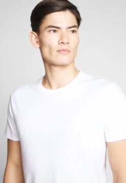 Pier One 2 PACK - T-Shirt Basic - White/dark Blue -Herrenbekleidungsgeschäft 5d6a04d994e343d2903cc2c1666bad4b