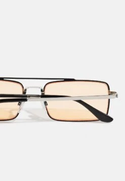 Pier One UNISEX - Sonnenbrille - Silver-coloured, Orange -Herrenbekleidungsgeschäft 71b8ec13cd624844a5c2aab8a959d46b