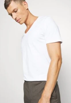 Pier One 2 PACK - T-Shirt Basic - White -Herrenbekleidungsgeschäft 8a50f47374ab42e380a66ae8b1778f0e