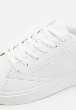 Pier One UNISEX - Sneaker Low - White -Herrenbekleidungsgeschäft 9df20e8fbfac4dbbaad7e726f8a84e52