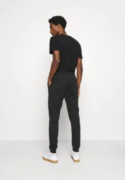 Pier One Jogginghose - Black -Herrenbekleidungsgeschäft a1b709fa2c32431482f95b3eb7300192