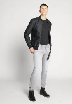 Pier One 2 PACK - Top - White/black -Herrenbekleidungsgeschäft c5e3985593c9463f9e29b52b32961a9d 1