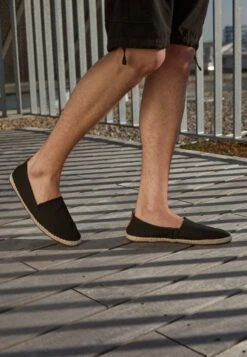 Pier One RENA ESPADRILLE UNISEX - Espadrille - Black -Herrenbekleidungsgeschäft cb806f944ebf47a1be125d225ca7178e