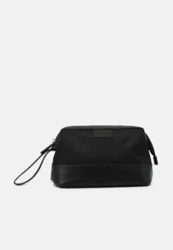 Pier One Kosmetiktasche - 802 - Black -Herrenbekleidungsgeschäft cd260d4e40ee4dc38ee533db4dc63900 1
