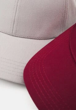 Pier One UNISEX 2 PACK - Cap - Light Grey/berry -Herrenbekleidungsgeschäft db52e4bec20b4e21a2d423baba99be86