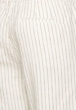 Pier One LINEN BLEND DRAWCORD SHORTS - Shorts - Off-white 10 Pier One LINEN BLEND DRAWCORD SHORTS - Shorts - Off-white -Herrenbekleidungsgeschäft f49c7de0cfa048f4bc002dc26d1abcb2