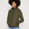 Pier One Regenjacke / Wasserabweisende Jacke - Olive -Herrenbekleidungsgeschäft fe480f914e9c4189ab8273cc70688356